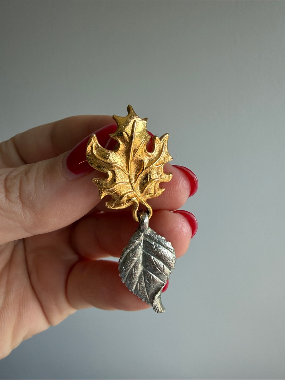 Vintage Avon Leaf Two Toned Gold and Silver Drop Earrings - Picture 4 of 5